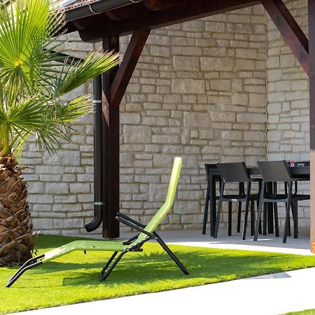B&M Rab-Lopar Aparthotel Bagian luar foto