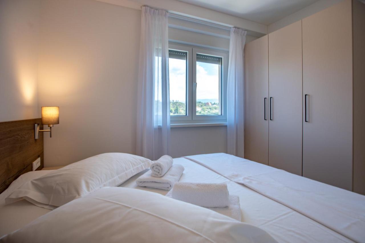B&M Rab-Lopar Aparthotel Bagian luar foto