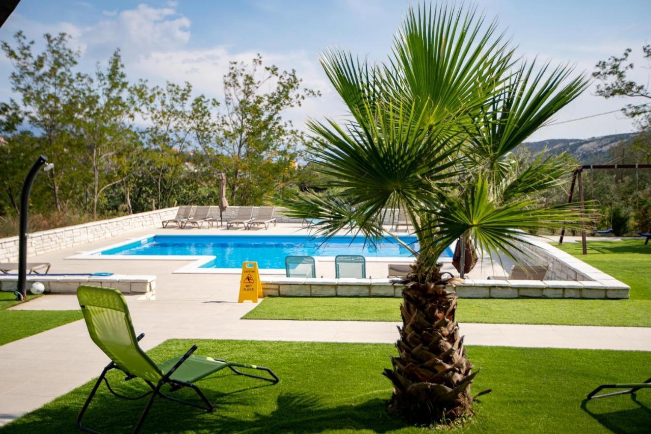 B&M Rab-Lopar Aparthotel Bagian luar foto