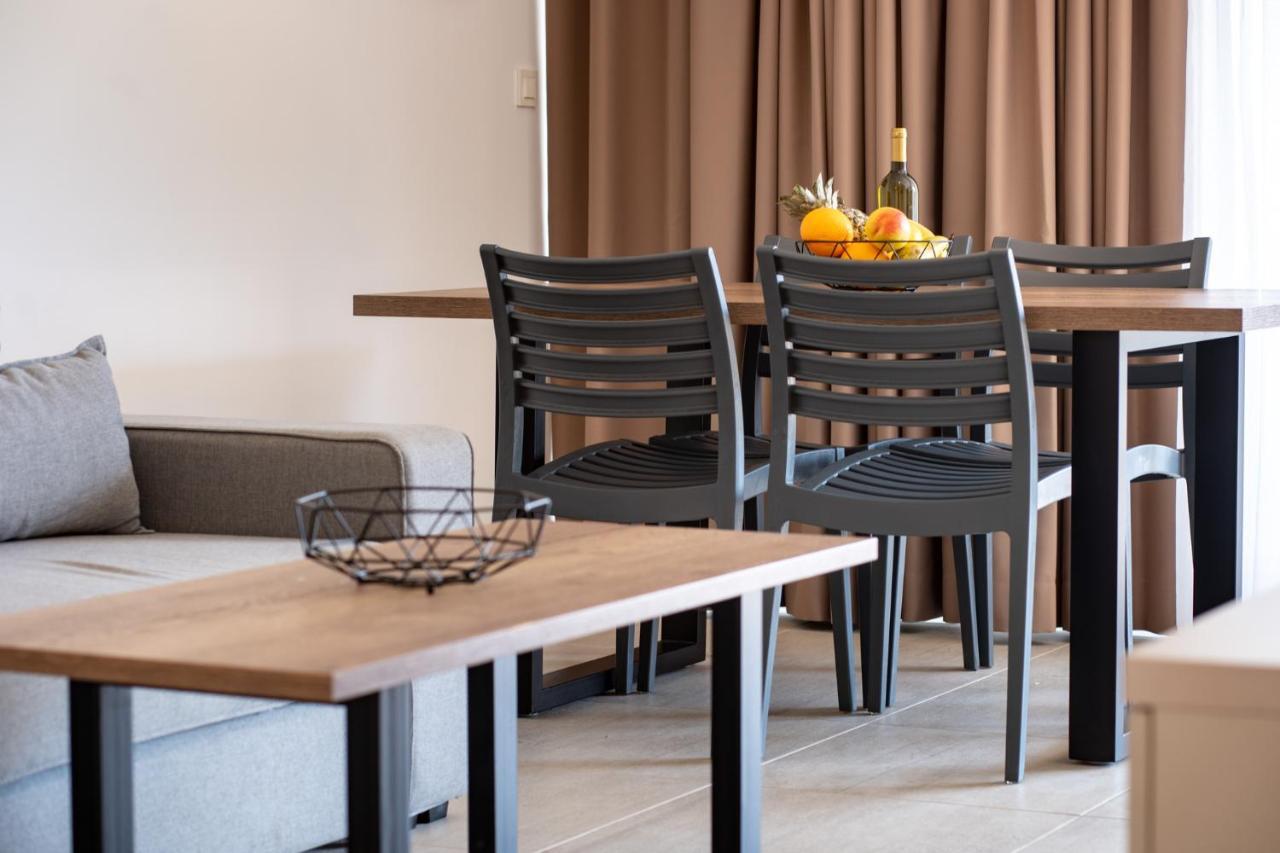 B&M Rab-Lopar Aparthotel Bagian luar foto