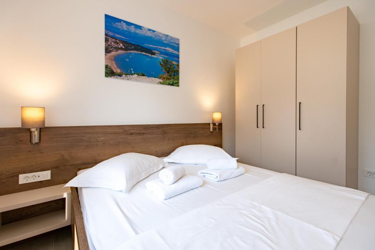 B&M Rab-Lopar Aparthotel Bagian luar foto