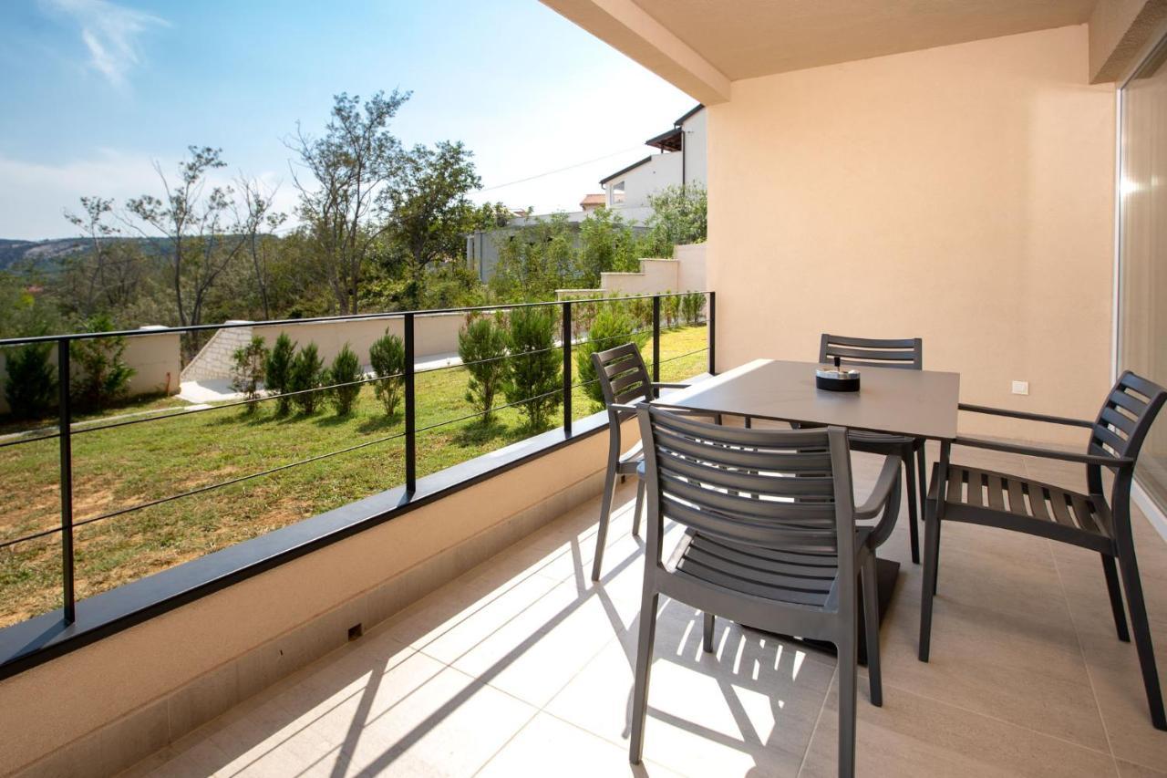 B&M Rab-Lopar Aparthotel Bagian luar foto