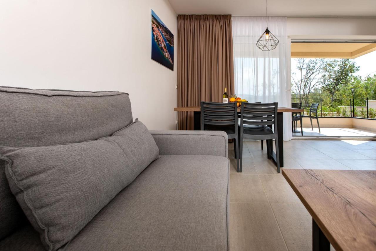 B&M Rab-Lopar Aparthotel Bagian luar foto