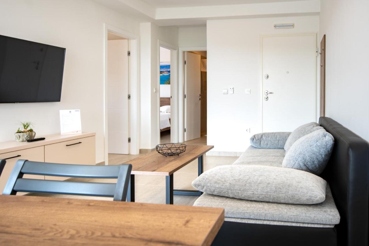 B&M Rab-Lopar Aparthotel Bagian luar foto