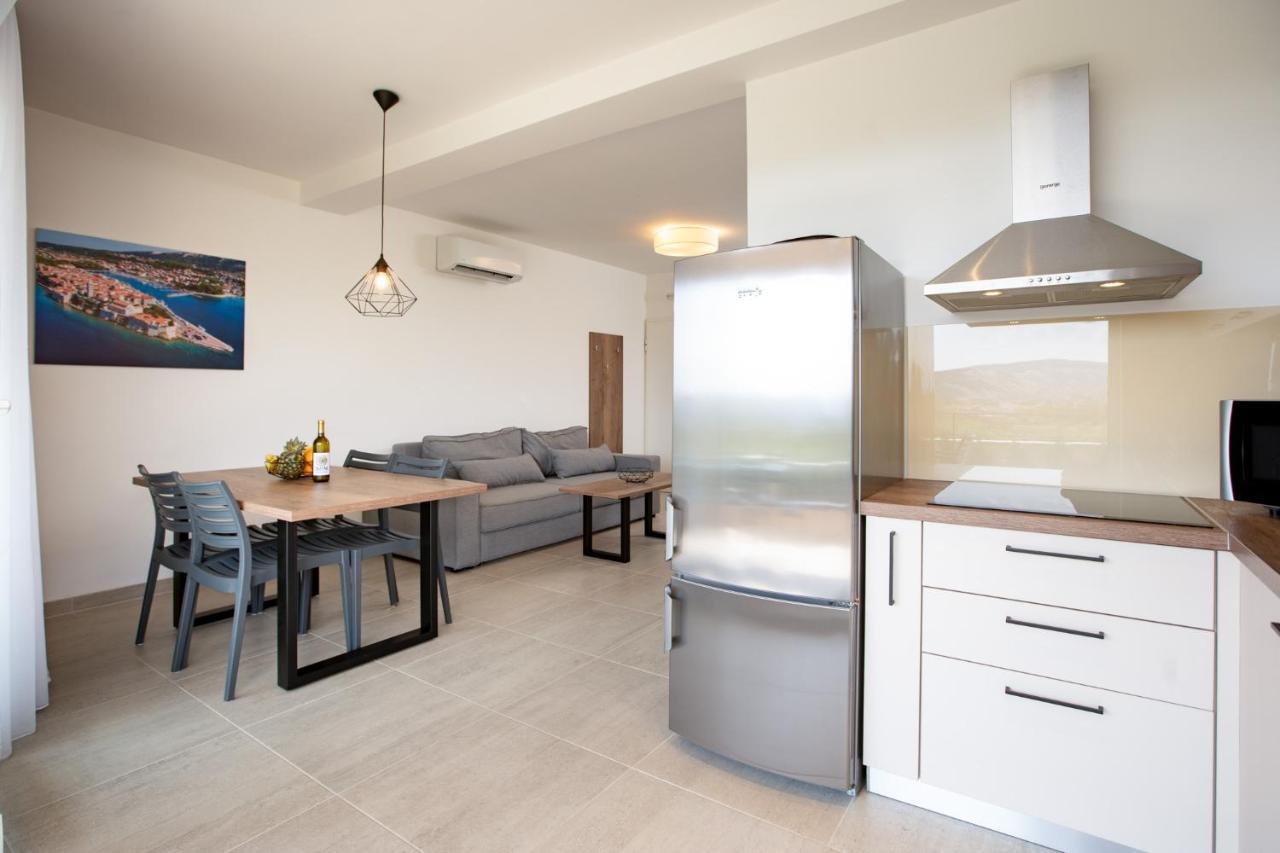 B&M Rab-Lopar Aparthotel Bagian luar foto