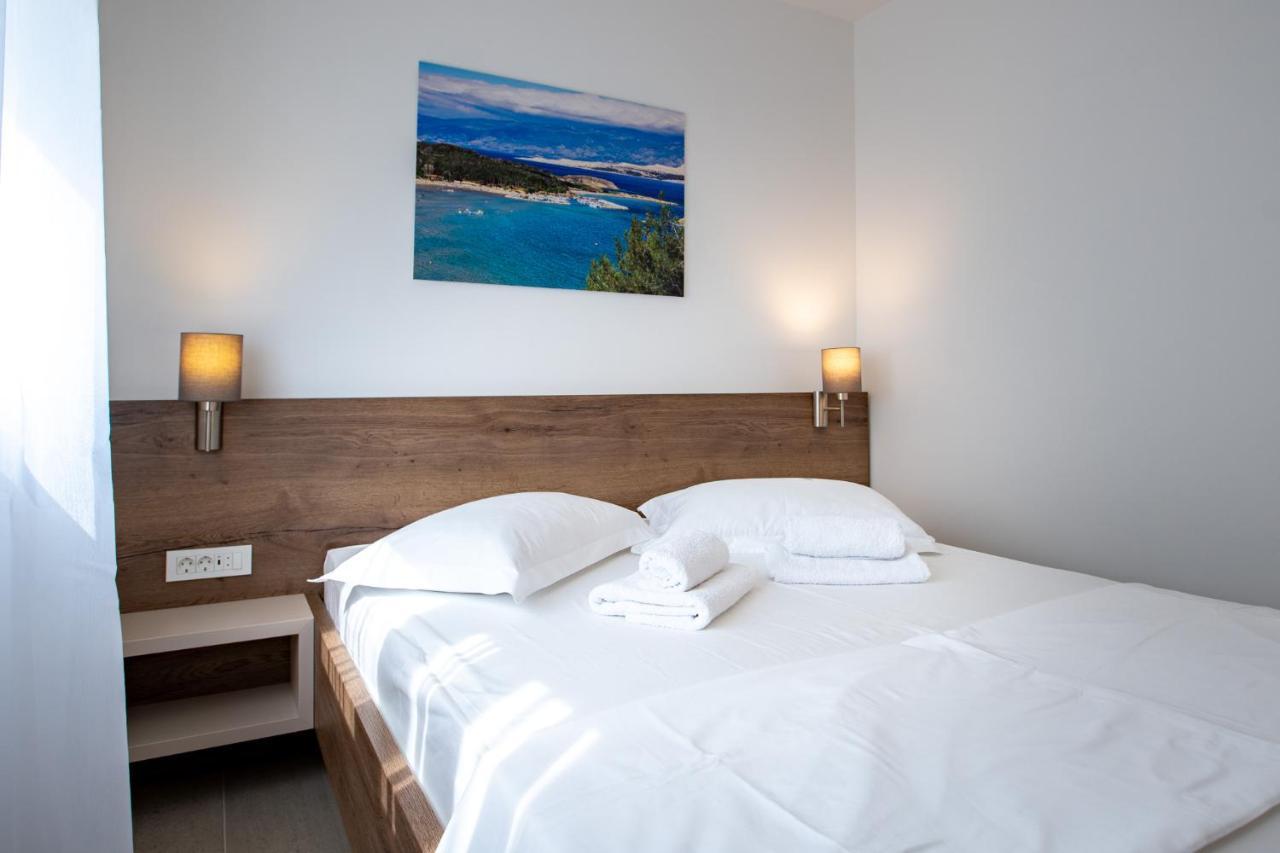 B&M Rab-Lopar Aparthotel Bagian luar foto