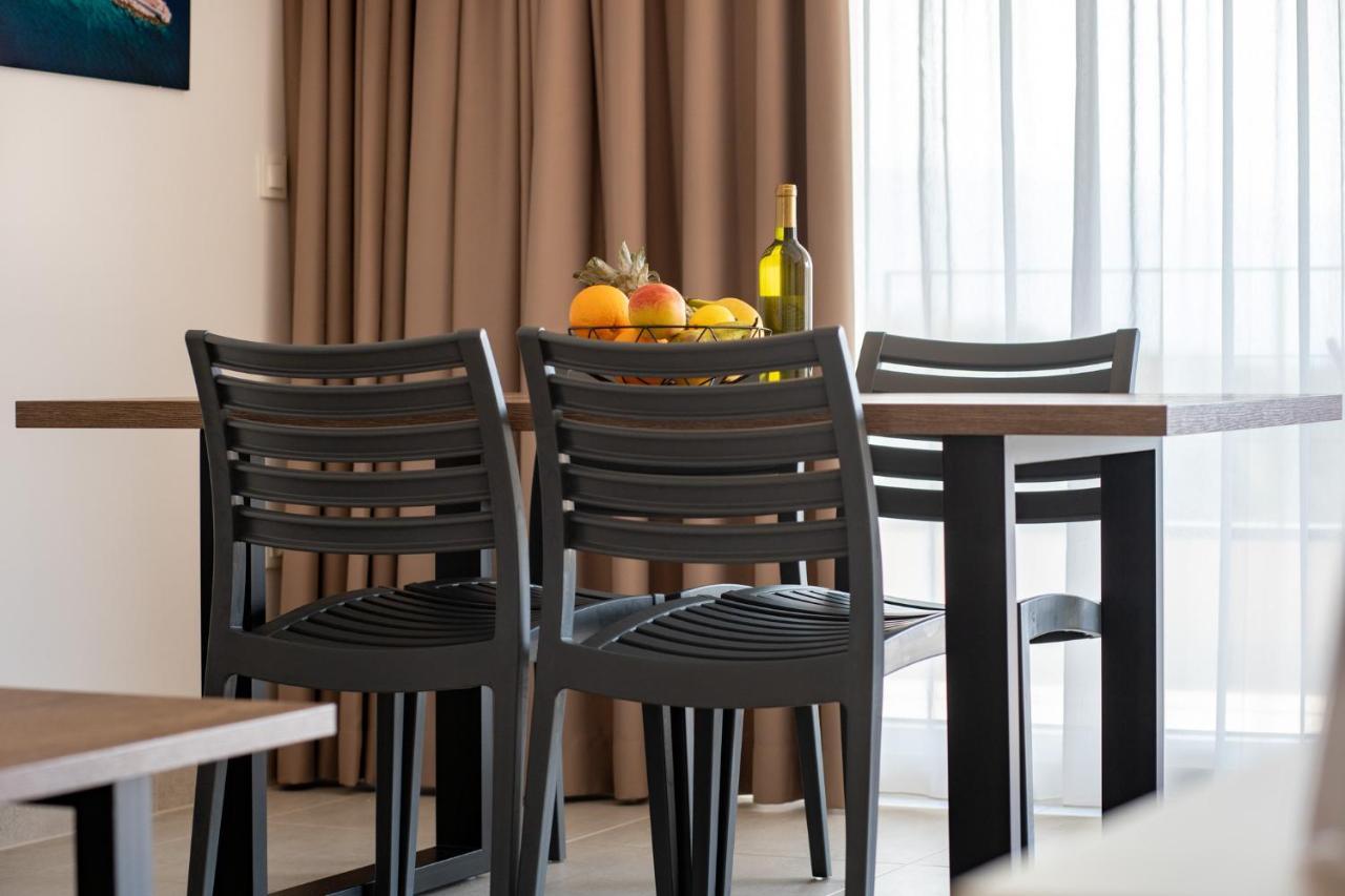 B&M Rab-Lopar Aparthotel Bagian luar foto