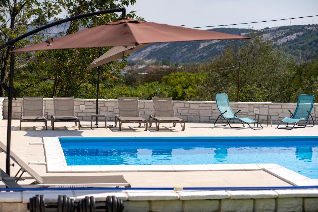 B&M Rab-Lopar Aparthotel Bagian luar foto